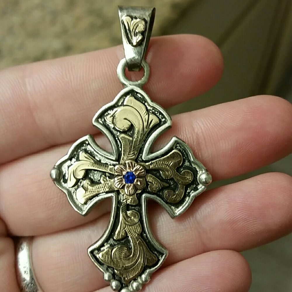SOLD SOLD SOLD EUC Hyo Silver cross necklace